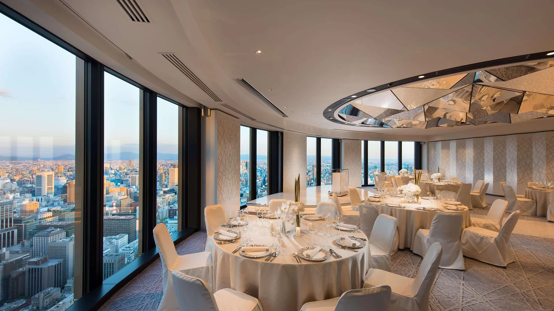 Conrad Osaka Hotel 5*,