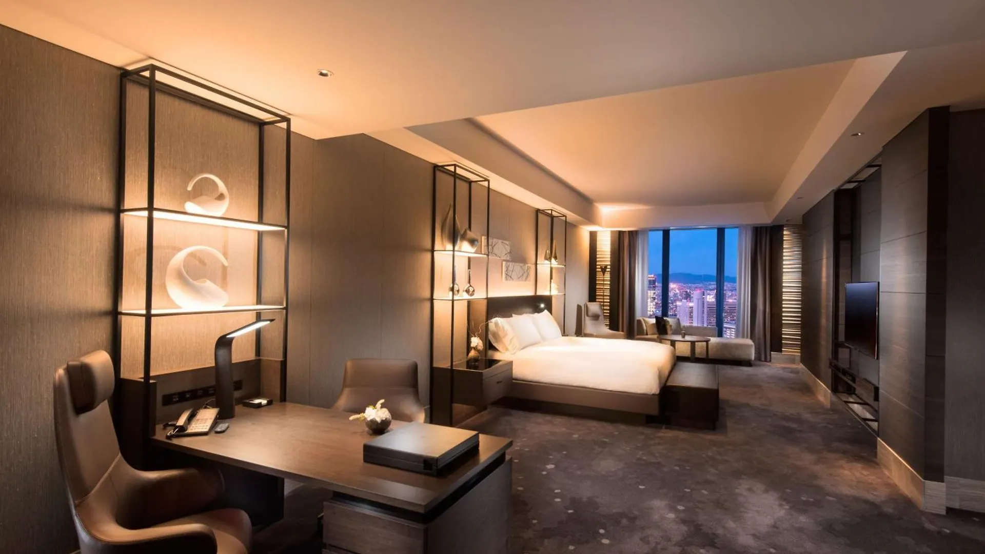 Hotel Conrad Osaka 5*,